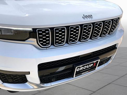 Used 2023 Jeep Grand Cherokee L Summit w/ Advanced Protech Group IV AWD/4WD image 30