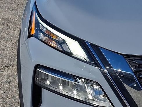 Used 2023 Nissan Rogue SL w/ SL Premium Package image 10