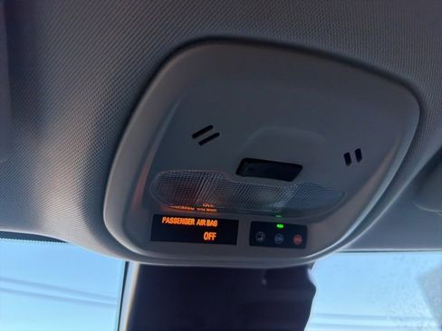 Used 2025 Chevrolet Trax LT w/ LT Convenience Package image 48