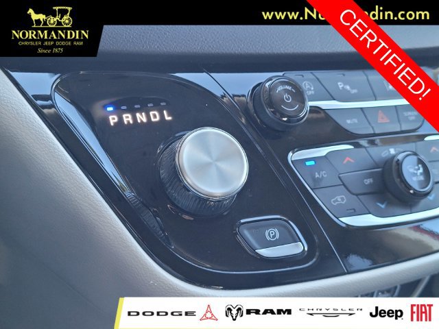 Certified 2024 Chrysler Pacifica Touring-L FWD image 12