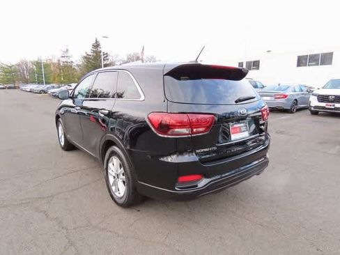 Used 2019 Kia Sorento LX image 4
