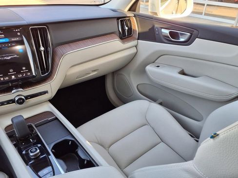 Certified 2022 Volvo XC60 B5 Momentum AWD/4WD image 20