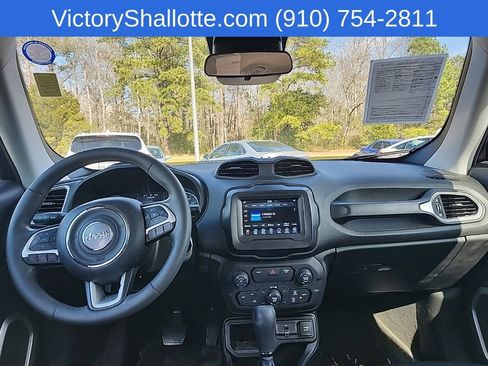 Certified 2018 Jeep Renegade Latitude image 3