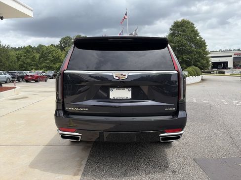 Used 2024 Cadillac Escalade Premium Luxury AWD/4WD image 7