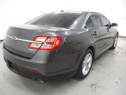 Used 2017 Ford Taurus SE FWD image 7