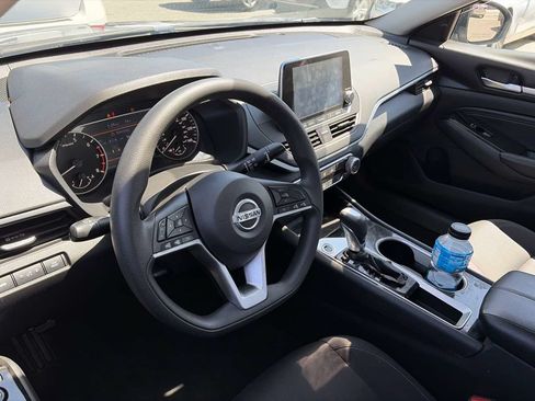 Used 2021 Nissan Altima 2.5 SV FWD image 3