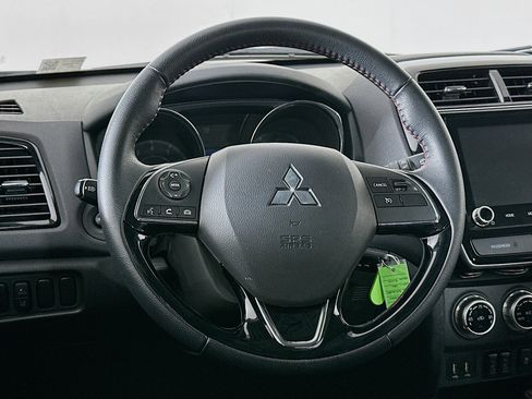 Used 2025 Mitsubishi Outlander Sport LE image 16