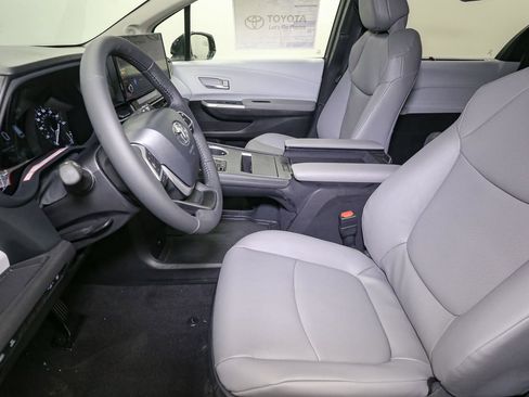 New 2026 Toyota Sienna XLE image 26