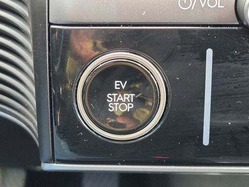 Certified 2025 Hyundai Ioniq 5 SE image 21