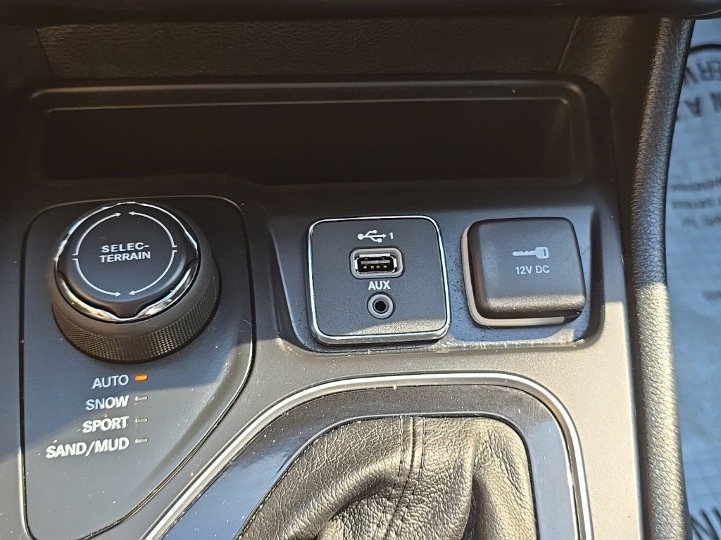 Used 2022 Jeep Cherokee Limited AWD/4WD image 33