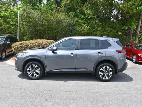 Used 2023 Nissan Rogue SV FWD image 2