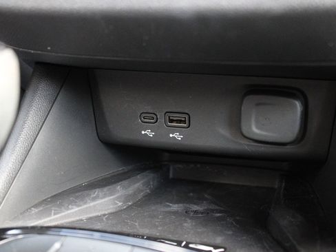 Used 2024 Buick Envista Sport Touring w/ Convenience I Package FWD image 35