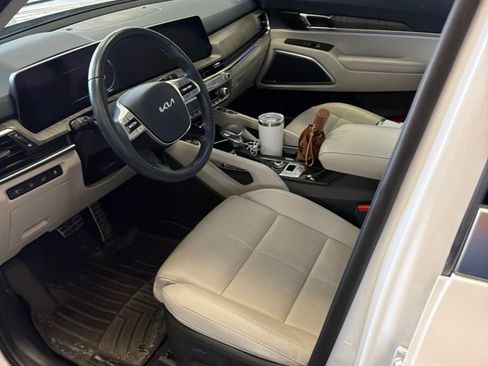 Used 2024 Kia Telluride AWD image 2