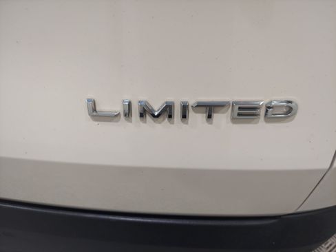 Used 2024 Toyota Grand Highlander AWD image 3