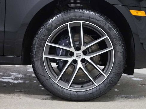 New 2026 Porsche Macan AWD/4WD image 12