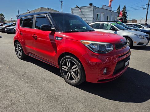 Used 2019 Kia Soul + FWD image 5