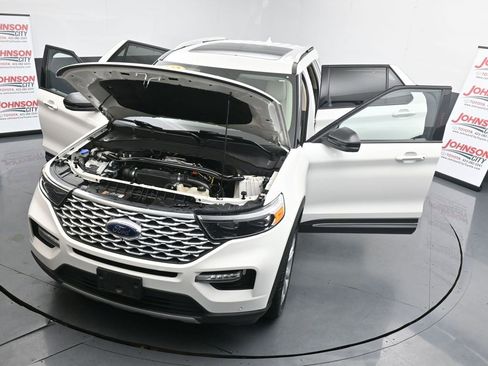 Used 2022 Ford Explorer Platinum w/ Equipment Group 601A image 40