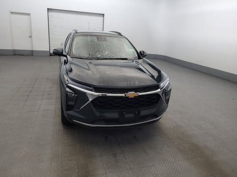 Used 2025 Chevrolet Trax LT FWD image 14