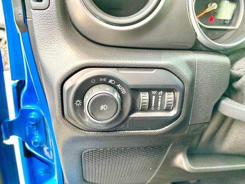 Used 2021 Jeep Wrangler Sport AWD/4WD image 25