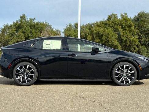 New 2026 Toyota Prius Plug-In Hybrid FWD image 3