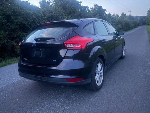 Used 2017 Ford Focus SE w/ Cold Weather Package FWD image 6