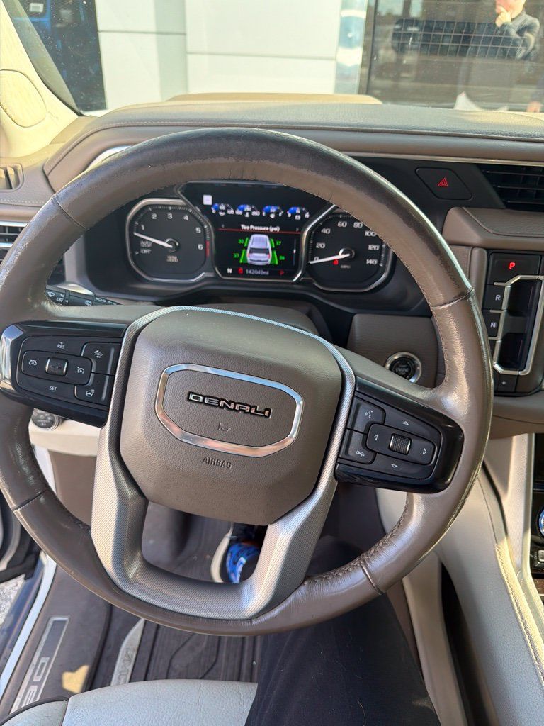 Used 2021 GMC Yukon Denali w/ Denali Premium Package RWD image 7