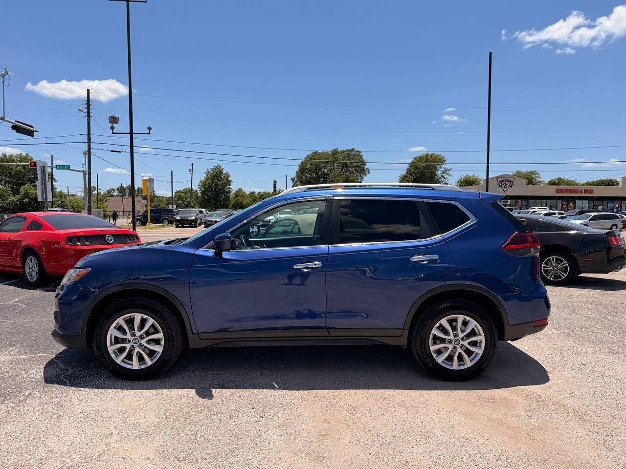 Used 2018 Nissan Rogue SV AWD/4WD image 9