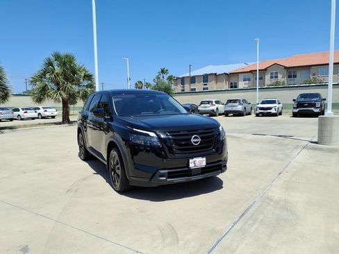 Used 2024 Nissan Pathfinder S FWD image 7