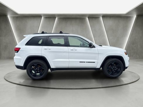Used 2018 Jeep Grand Cherokee Laredo AWD/4WD image 8