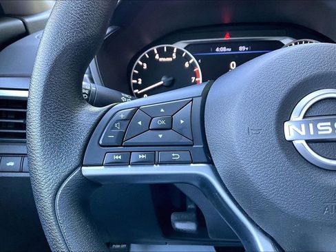 Used 2024 Nissan Altima 2.5 SV FWD image 11