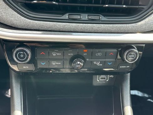 Used 2023 Jeep Compass Latitude w/ Convenience Group AWD/4WD image 27