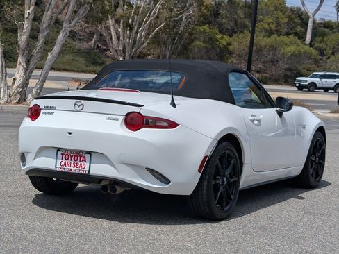 Used 2019 MAZDA MX-5 Miata Club RWD image 12