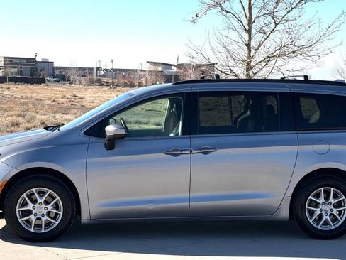 Used 2020 Chrysler Voyager Lxi FWD image 5
