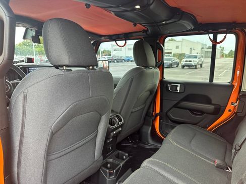 Used 2025 Jeep Wrangler Unlimited Sahara w/ Safety Group AWD/4WD image 24