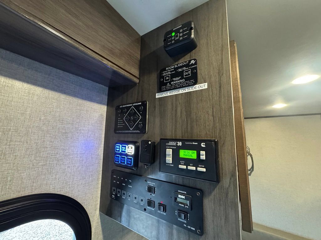 Used 2017 Ford E-450 and Econoline 450 Super Duty w/ Motorhome Prep Package RWD image 29