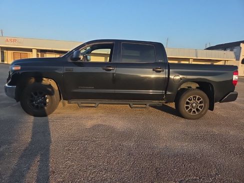 Used 2021 Toyota Tundra 4x4 CrewMax image 4
