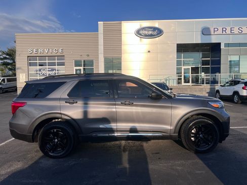Used 2022 Ford Explorer XLT image 8