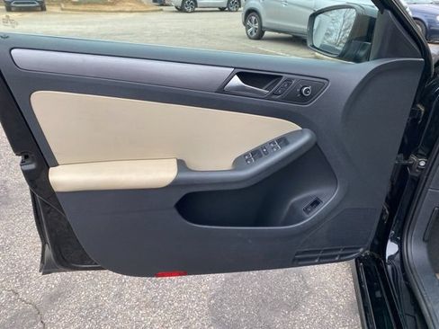 Used 2012 Volkswagen Jetta SEL FWD image 18