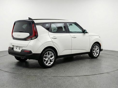 Used 2025 Kia Soul LX w/ LX Technology Package FWD image 9