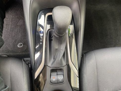 Used 2022 Toyota Corolla LE image 12