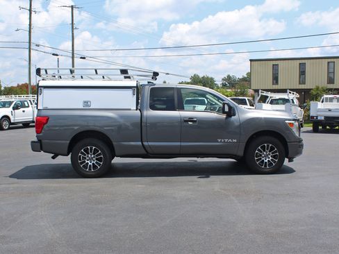 Used 2023 Nissan Titan SV w/ SV Utility Package image 5