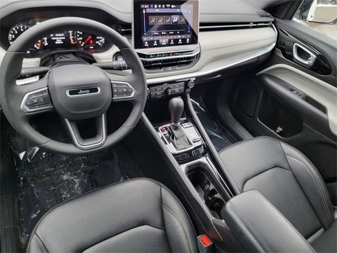Certified 2024 Jeep Compass Limited image 38