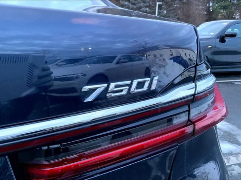 Used 2020 BMW 750i xDrive w/ Autobahn Package image 10