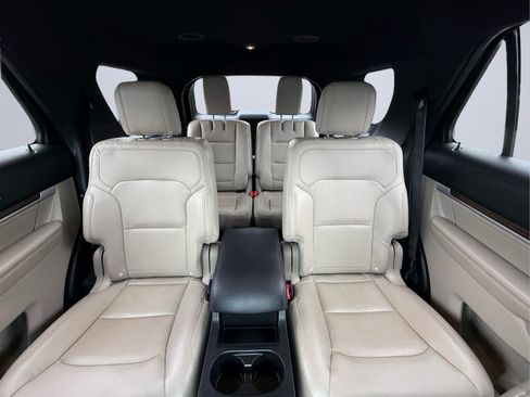 Used 2018 Ford Explorer Limited w/ Equipment Group 301A AWD/4WD image 17