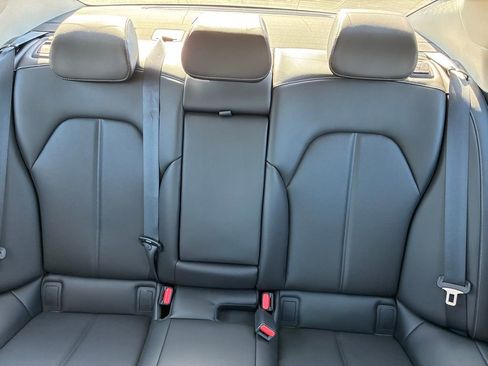 Used 2025 Genesis G70 2.5T image 13