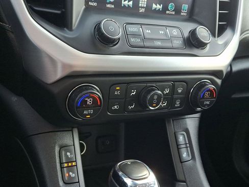 Used 2019 GMC Acadia SLT image 16