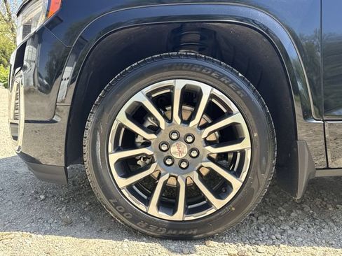 Used 2022 GMC Acadia Denali w/ Denali Technology Package AWD/4WD image 34