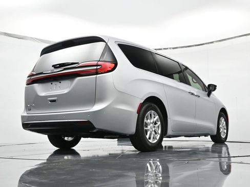 New 2026 Chrysler Pacifica Select image 23