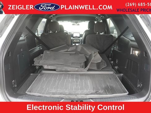 Used 2020 Ford Explorer XLT w/ Comfort Package image 10