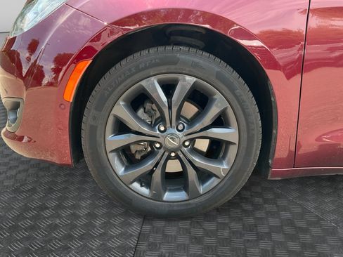 Used 2019 Chrysler Pacifica Touring Plus FWD image 14